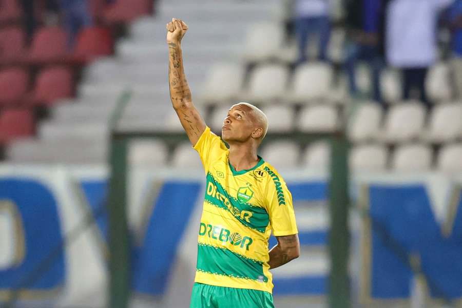 O pantera negra dourado na Arena do Jacaré