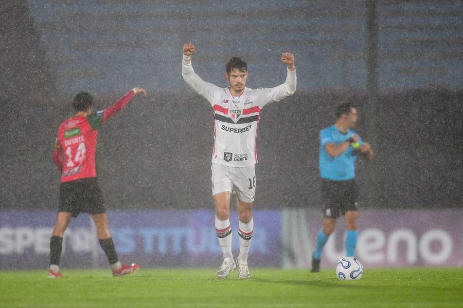 Damián Bobadilla, do São Paulo, comemora gol contra o Boston City pela Copa Sudamericana.