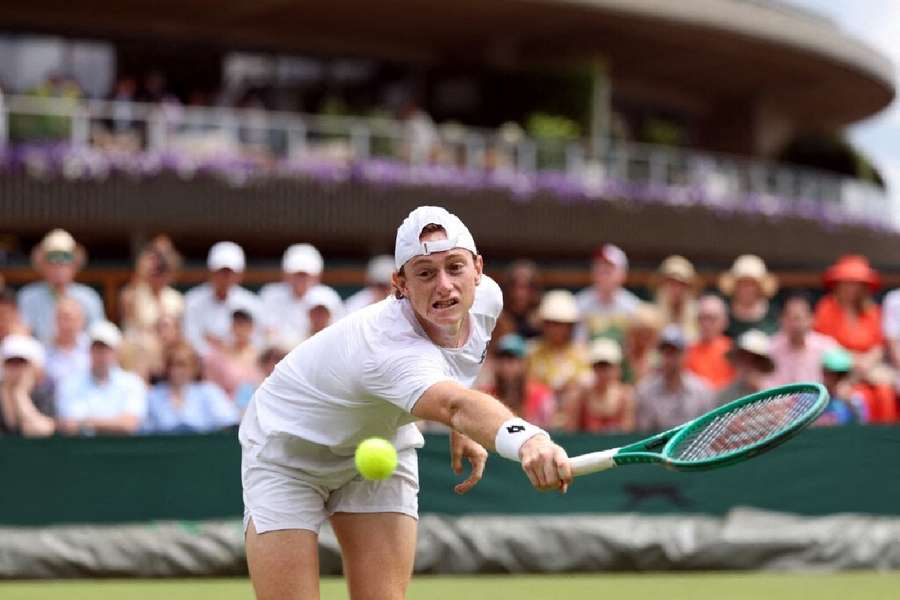 Buse ganó su partido a Escurra Buse ganó su partido a Escurra