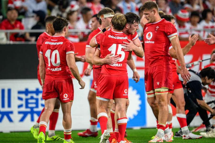 Gales vence a domicilio en Japón