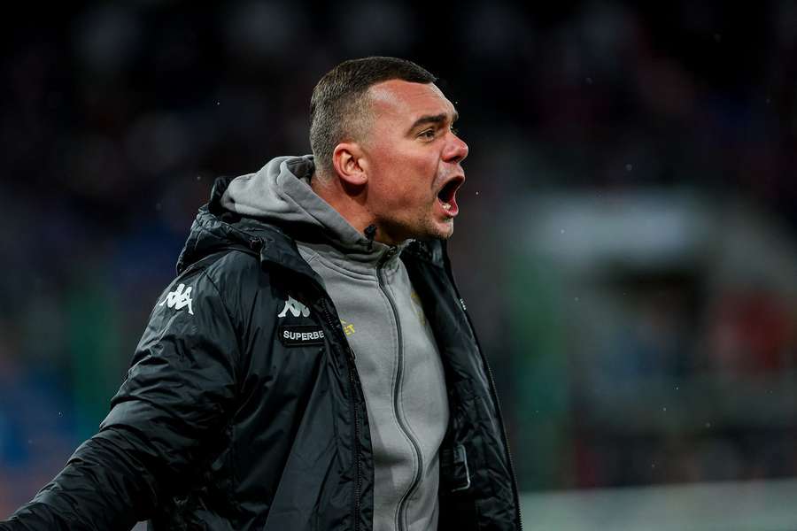 Siemieniec po porażce z Rakowem: "Rozczarowanie jest ogromne, ale taka jest piłka nożna" Siemieniec po porażce z Rakowem: "Rozczarowanie jest ogromne, ale taka jest piłka nożna"