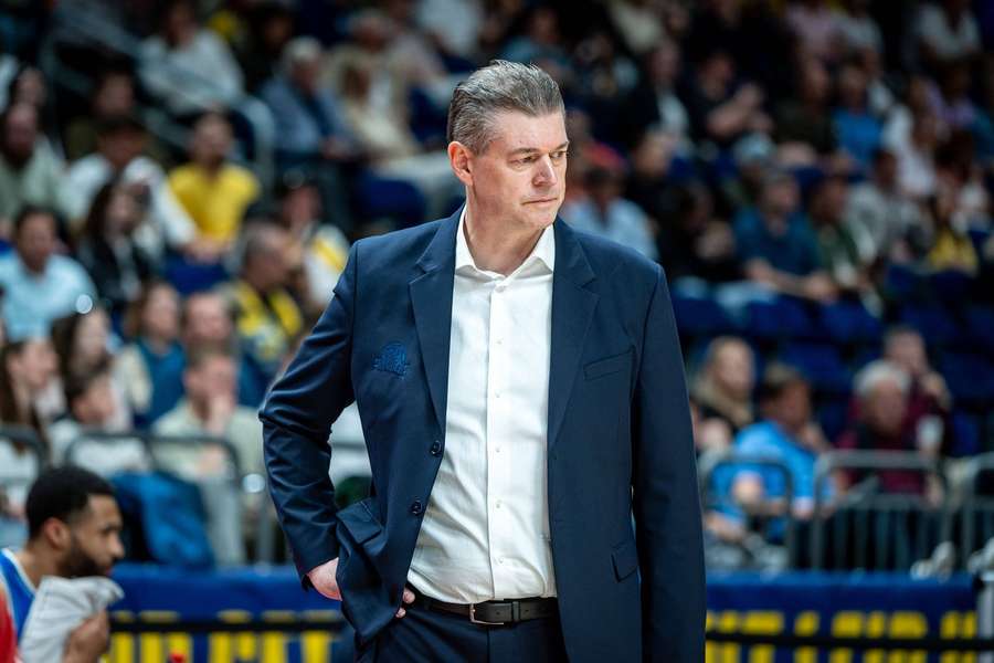 Klaus Perwas bleibt Cheftrainer in Frankfurt.