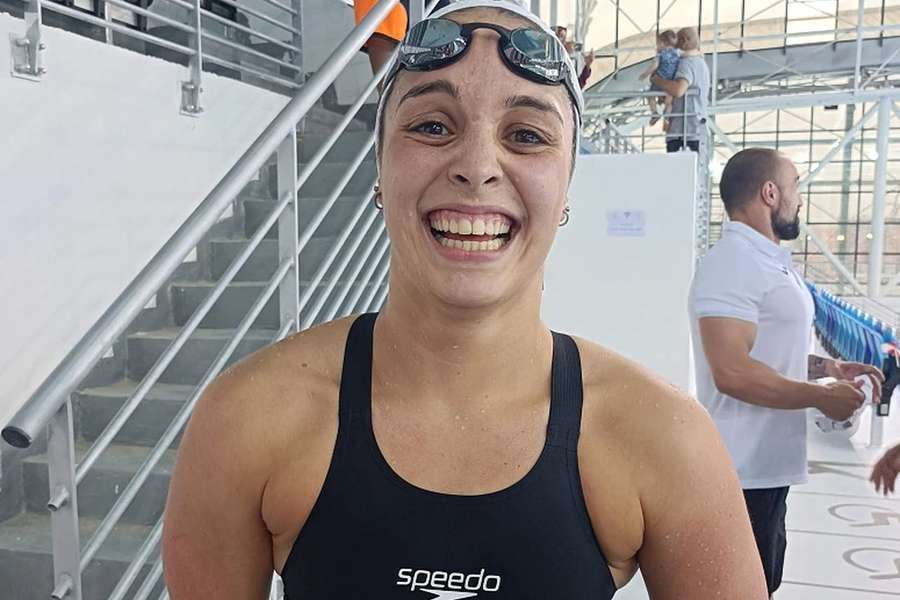 Camila Ribeiro estabeleceu novo recorde nacional nos 200 metros costas
