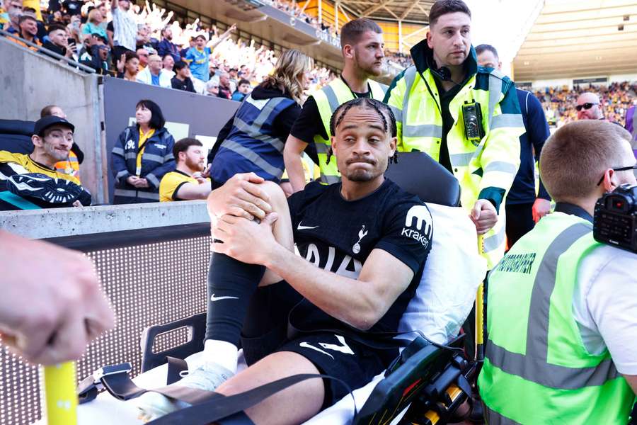 Tottenham midfielder Simons announces he's out of World Cup Tottenham midfielder Simons announces he's out of World Cup