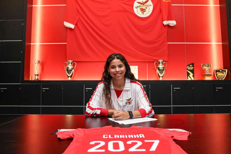 Clarinha renovou até 2027 com o Benfica