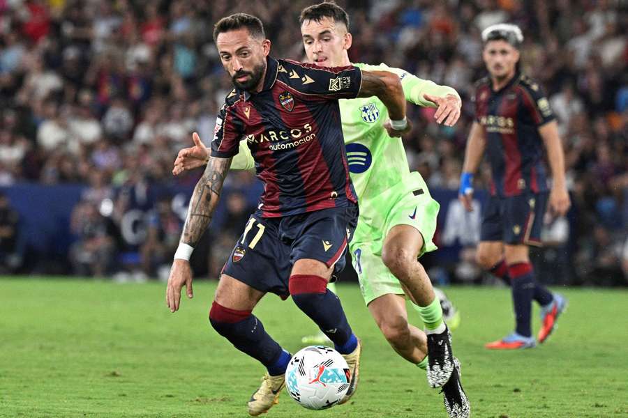 Marc Casadó persigue a Morales Marc Casadó persigue a Morales