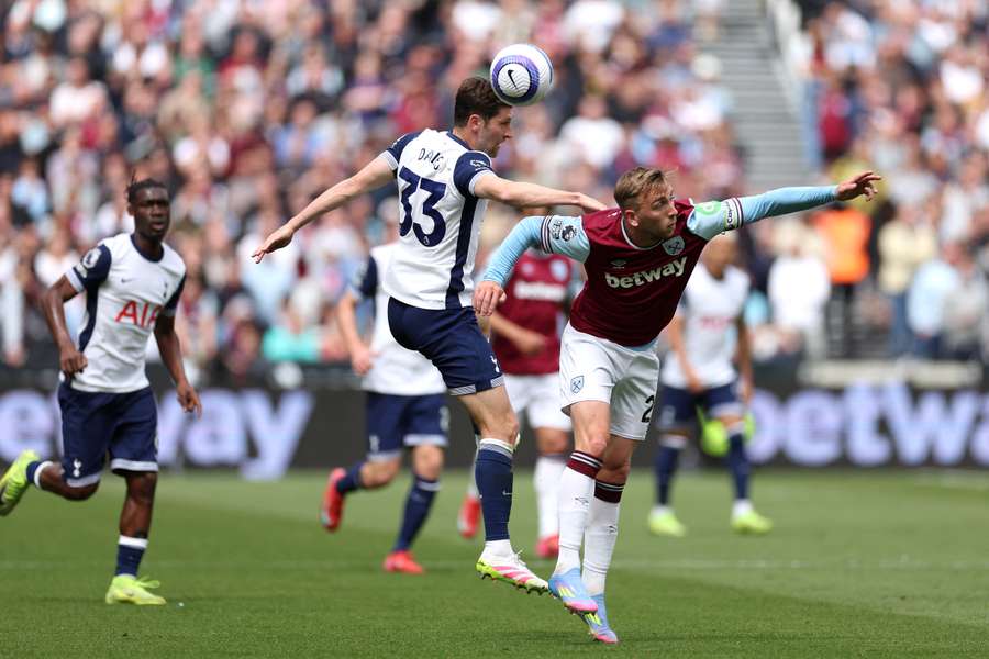 West Ham doma remizoval s Tottenhamem 1:1.