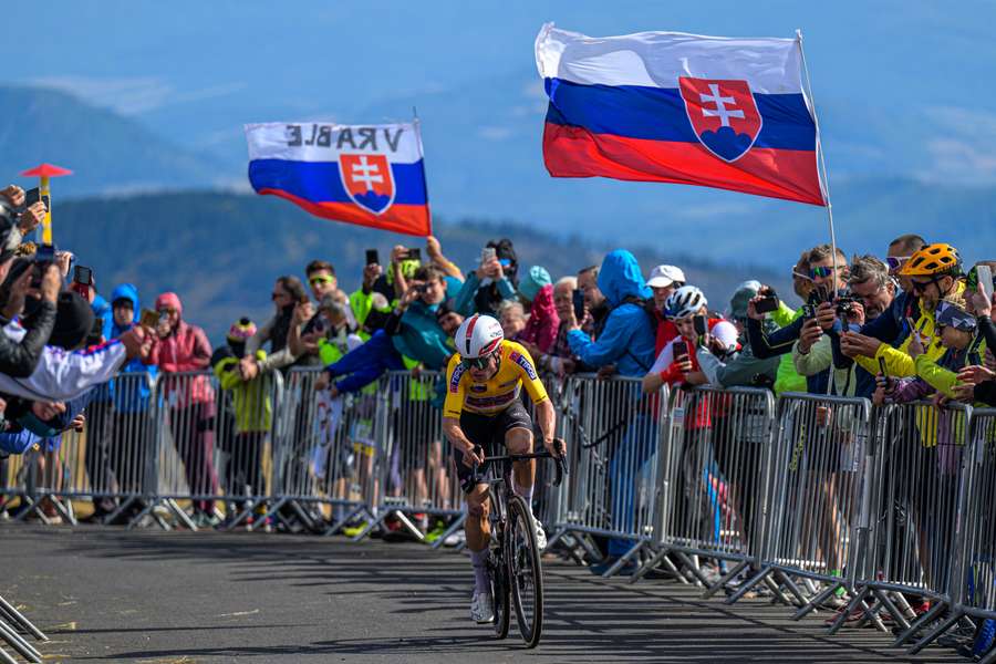 Van Eetvelt pred finišom pretekov. Van Eetvelt pred finišom pretekov.