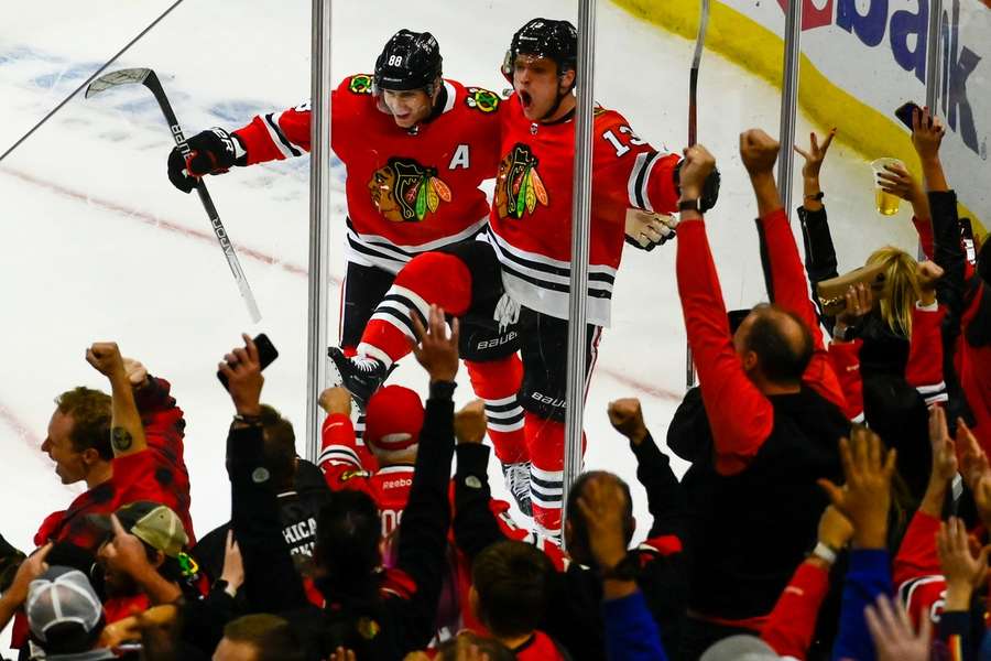 Ofenzívne opory Chicaga: Patrick Kane a Max Domi.