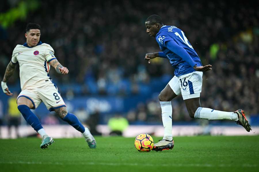 El Chelsea no pasa del empate ante el Everton en Goodison