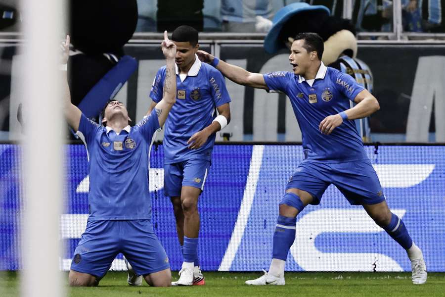 Pavón fez um dos gols da vitória do Grêmio em Porto Alegre Pavón fez um dos gols da vitória do Grêmio em Porto Alegre