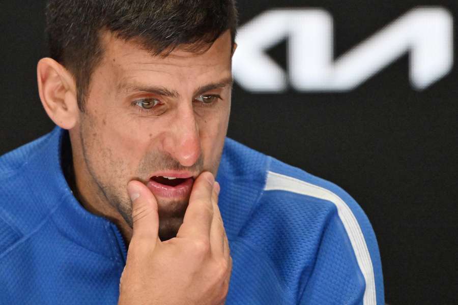 Djokovic, cariacontecido en rueda de prensa.