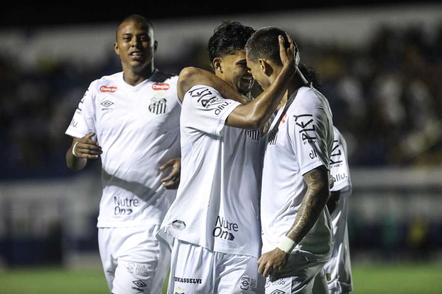 O Peixe superou o Cuiabá com certo drama O Peixe superou o Cuiabá com certo drama