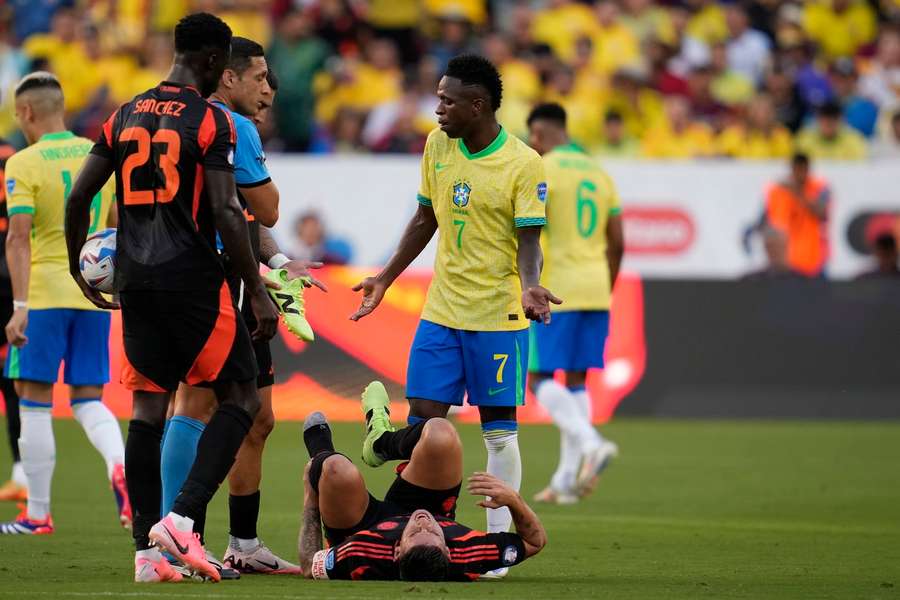 Vinícius Júnior se do statistik proti Kolumbii zapsal jen žlutou kartou.
