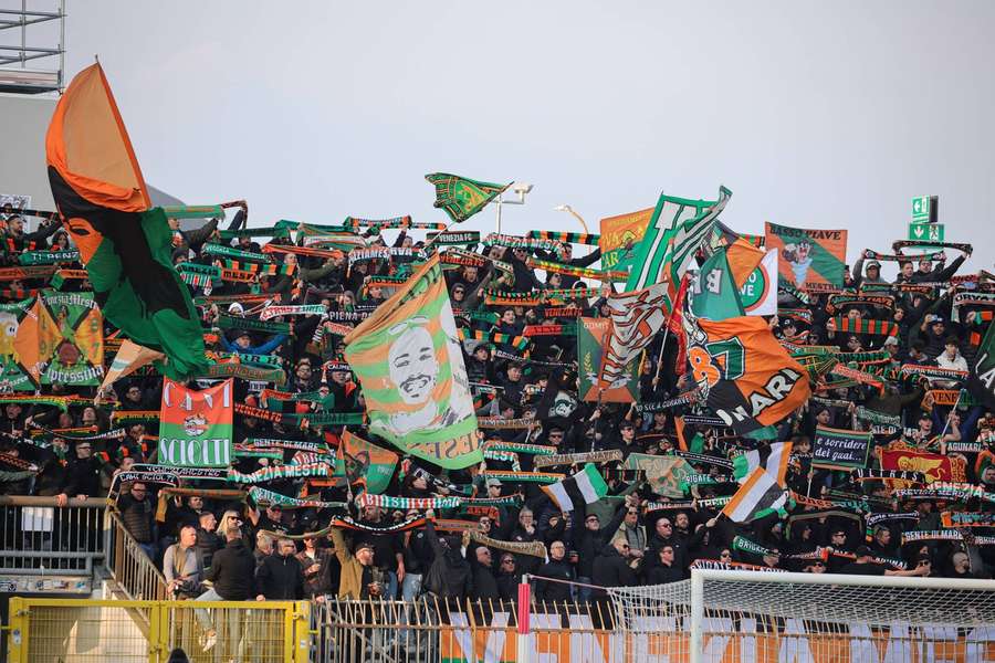 Heißblütige Fans: In Venedig herrscht bereits vor dem Aufstieg Ausnahmezustand.