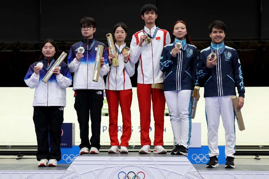 Huan Yuting e Sheng Lihao venceram a prova do tiro com carabina de 10 metros, na categoria mista