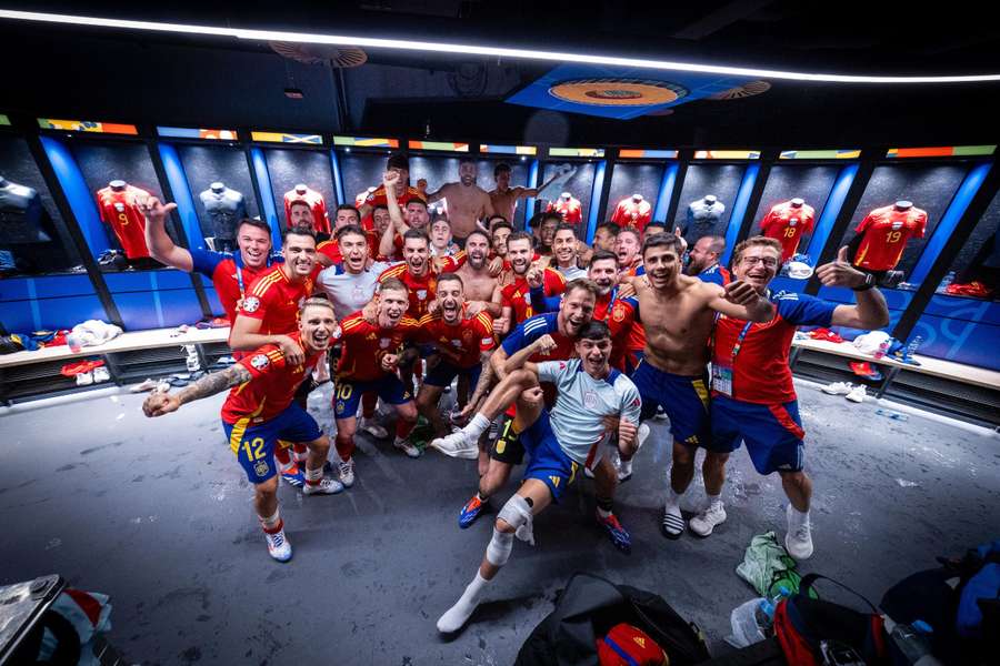 Los jugadores de España celebran su clasificación para semifinales en Stuttgart