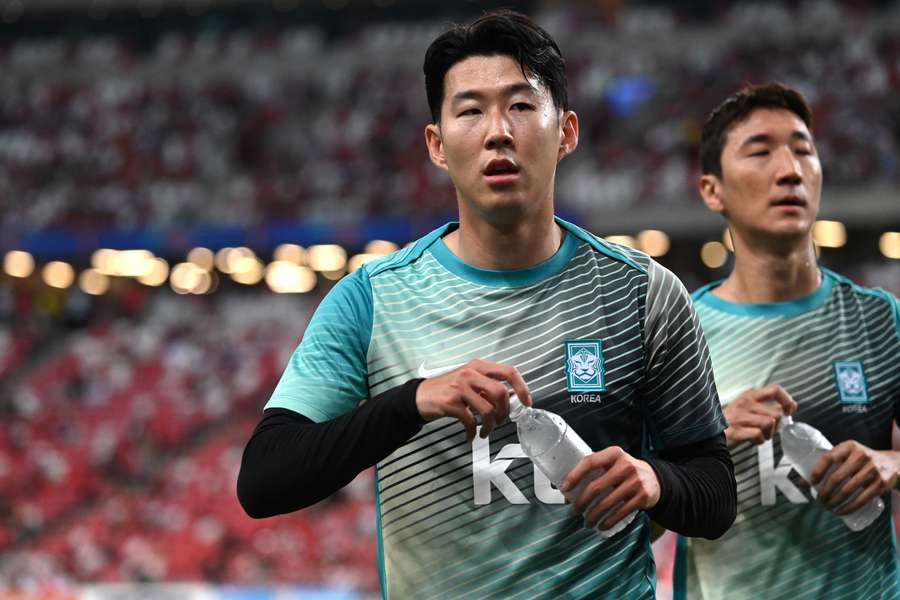 Son Heung-min marcou dois golos pela Coreia do Sul contra Singapura no jogo de qualificação para o Campeonato do Mundo de quinta-feira