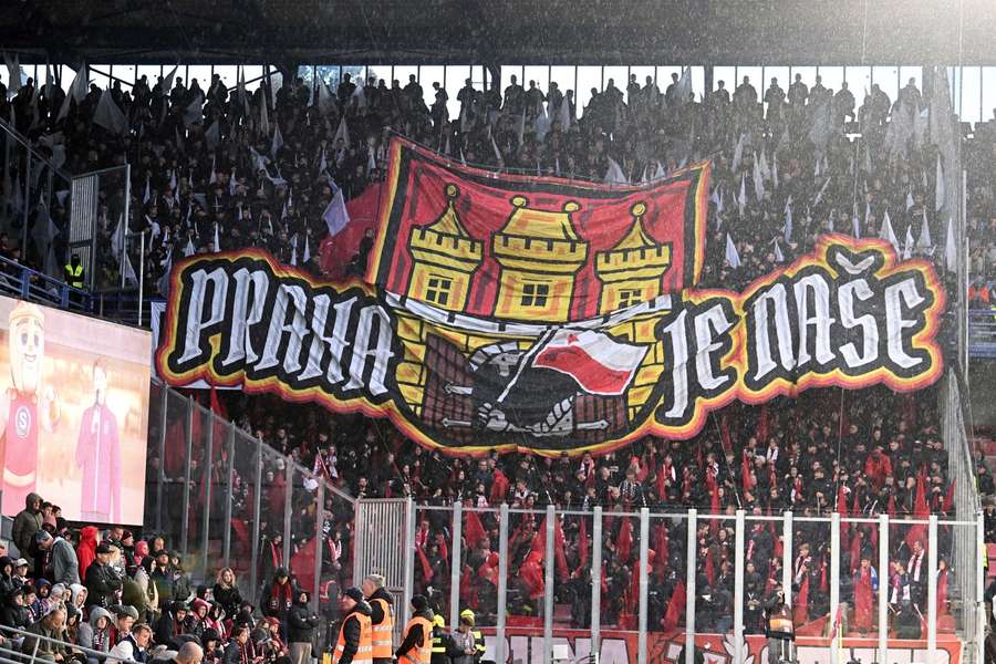 Fanoušci Sparty a Slavie se nedokážou podle slov Michaela Marka sjednotit. Fanoušci Sparty a Slavie se nedokážou podle slov Michaela Marka sjednotit.