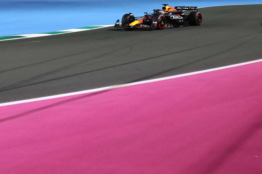 Max Verstappen também conquistou a pole position na Arábia Saudita.