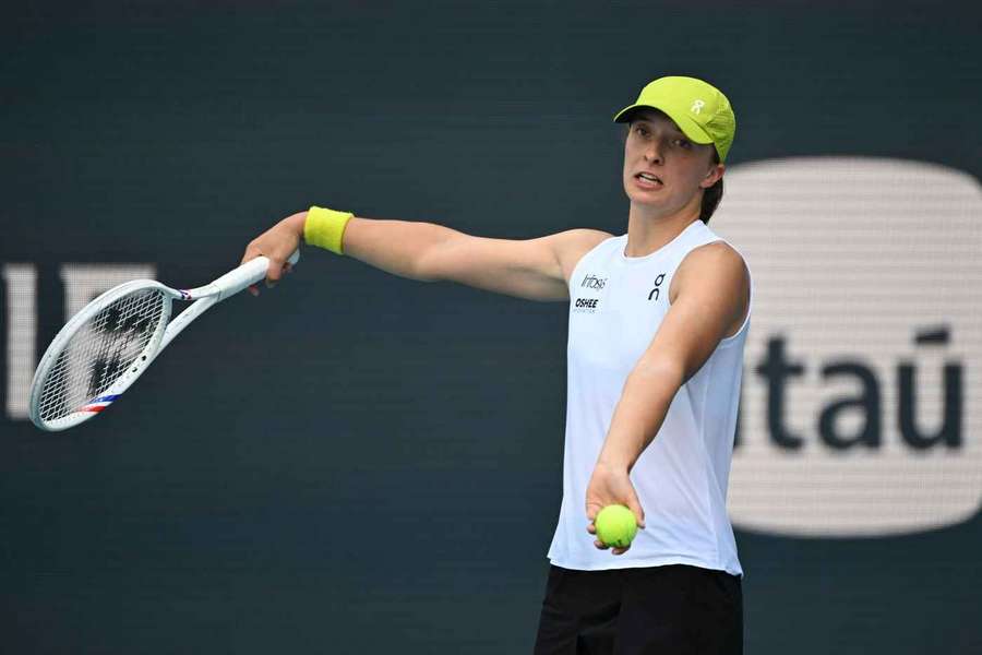 Pozycja liderki rankingu WTA zdecydowanie oddala się od Świątek. Awans Linette i Chwalińskiej