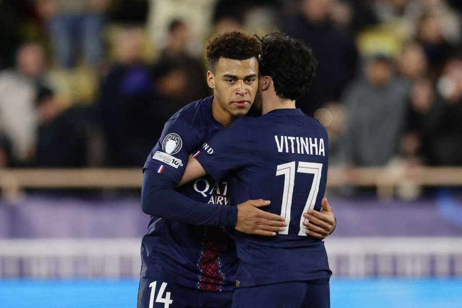 Doue (l.) sorgte nach seiner Einwechslung für die Wende Doue (l.) sorgte nach seiner Einwechslung für die Wende