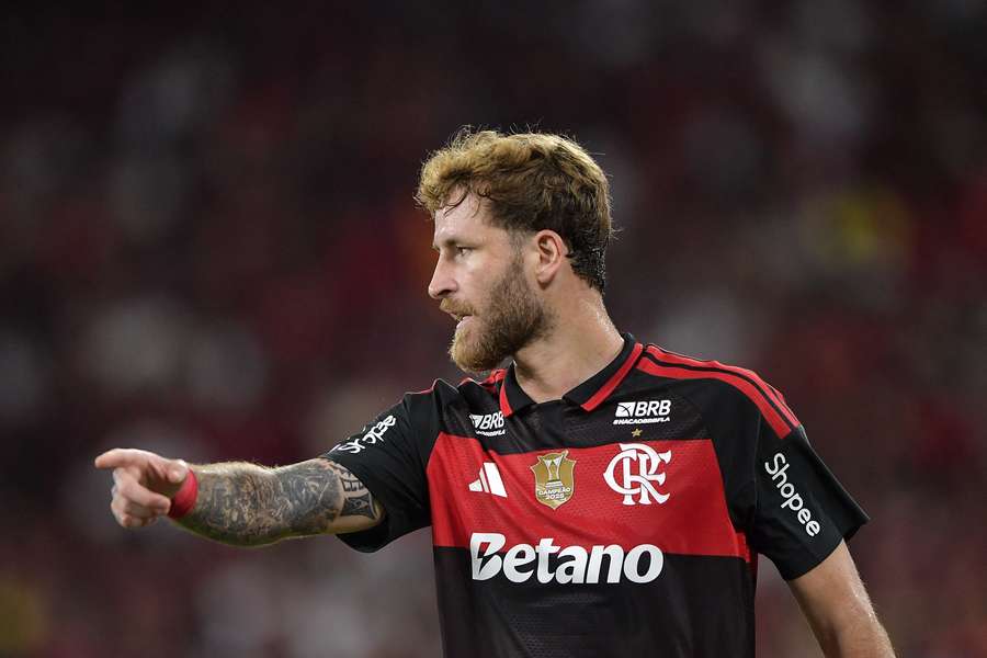 Léo Pereira acusou problema físico no empate com o Internacional em 1 a 1, no Beira-Rio Léo Pereira acusou problema físico no empate com o Internacional em 1 a 1, no Beira-Rio