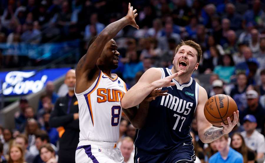 Luka Doncic não conseguiu dar a vitória para os Mavericks contra os Suns