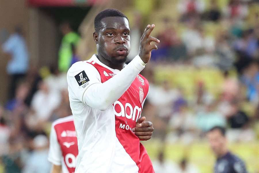 Ilenikhena avec Monaco en septembre 2025.