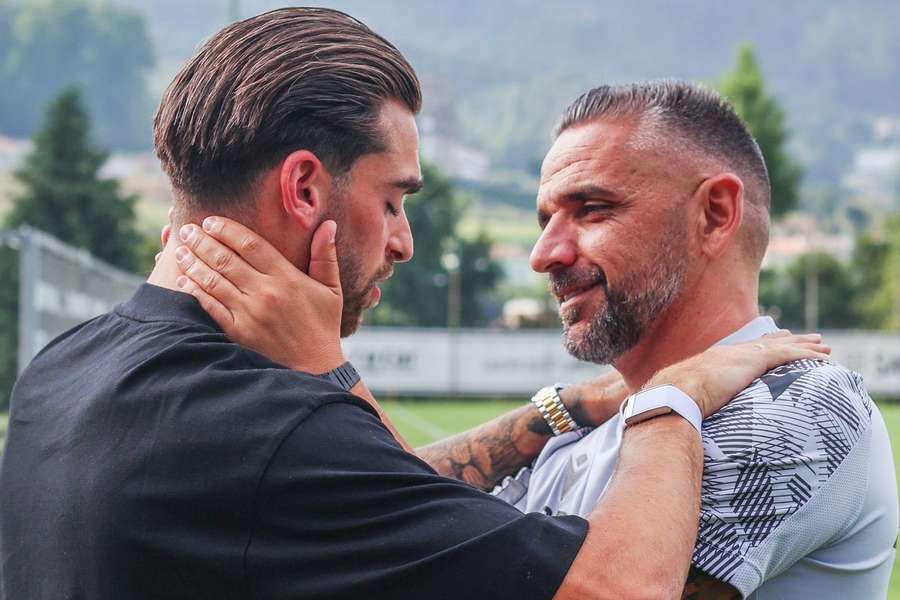 Jota Silva com o treinador do Vitória SC, Rui Borges