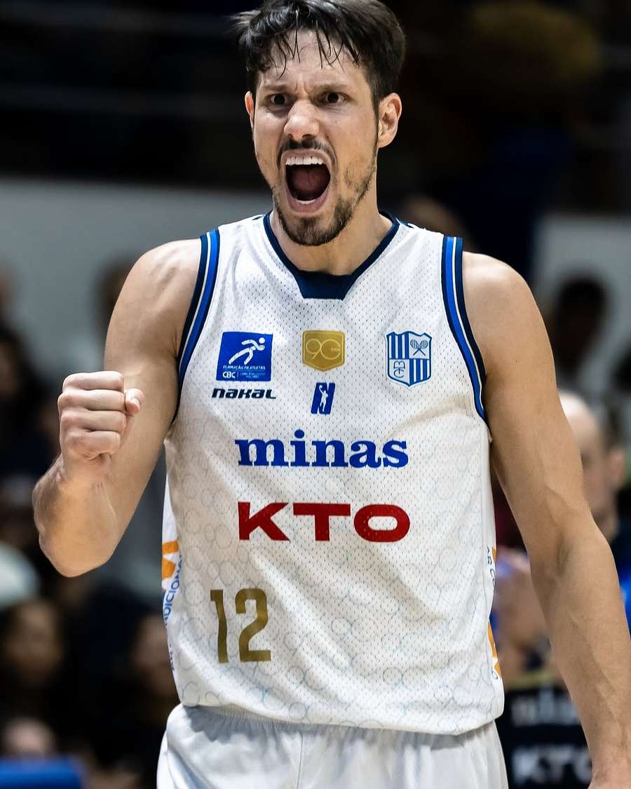 Mineiro, um dos jogadores mais experientes do elenco minastenista