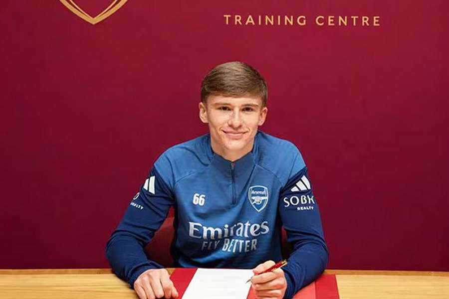DONE DEAL: Arsenal land St Mirren midfielder Mooney DONE DEAL: Arsenal land St Mirren midfielder Mooney