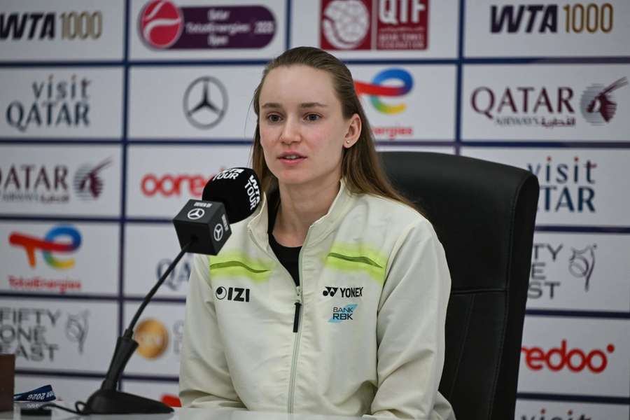 Rybakinová v rozhovore s novinármi.