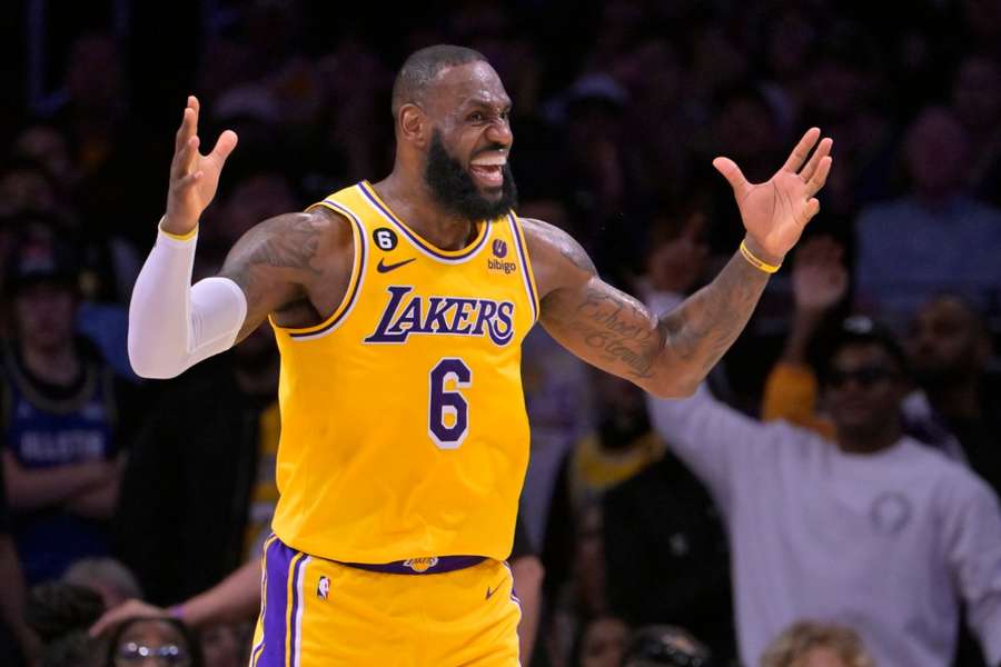 LeBron James dotáhl Lakers do finále konference.