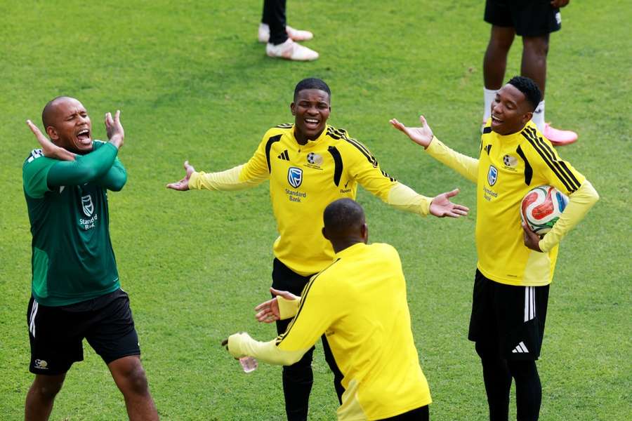 Südafrika bereitet sich auf die erste WM-Teilnahme seit dem Heimturnier 2010 vor. Südafrika bereitet sich auf die erste WM-Teilnahme seit dem Heimturnier 2010 vor.