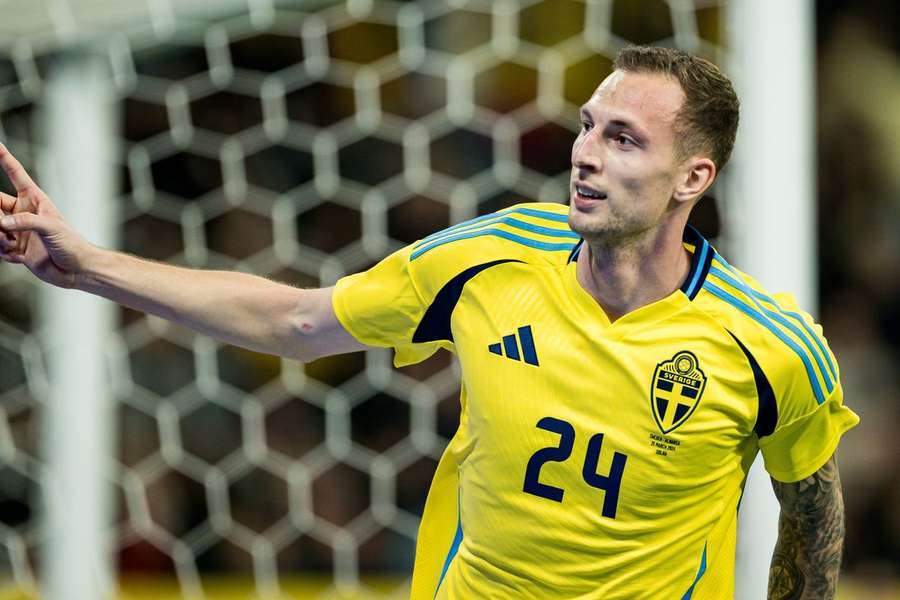 Gustaf Nilsson celebra o golo da vitória
