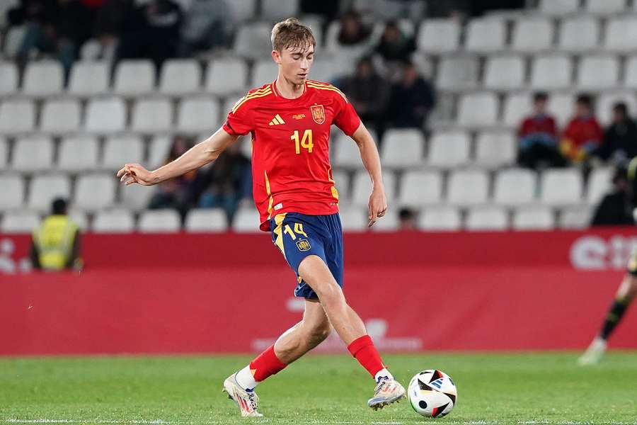 Dean Huijsen in action for Spain's under-21 side