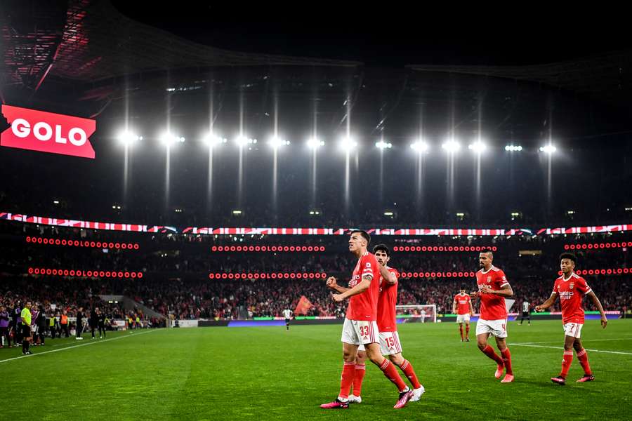 Benfica kan stort set sikre sig et tiltrængt mesterskab med en sejr i opgøret mod FC Porto.