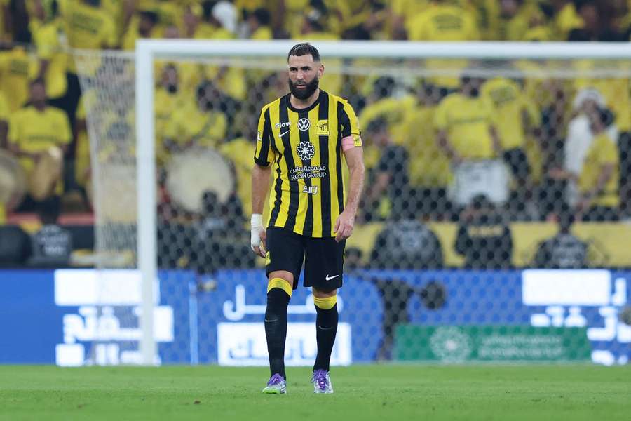 Benzema ainda bisou, mas não evitou a derrota