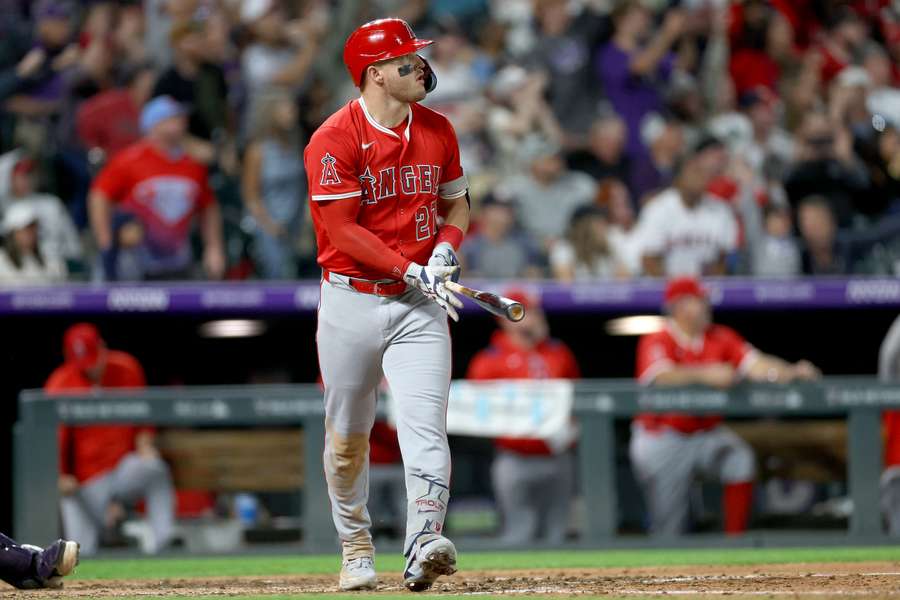 Mike Trout reacts after 400th home run (2025)