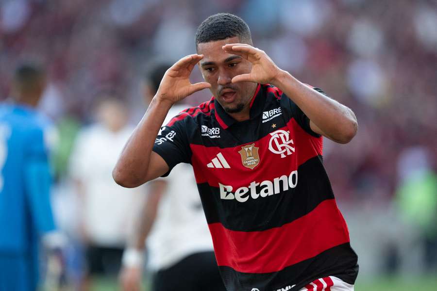 Lino foi às redes duas vezes contra o Botafogo no Maracanã
