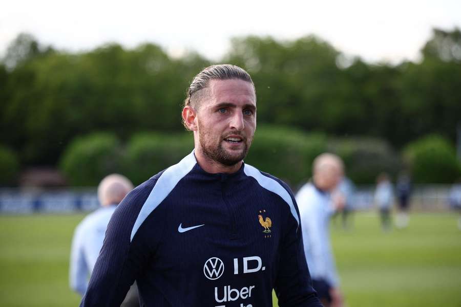 Adrien Rabiot wird weiterhin den gallischen Hahn auf der Brust tragen.