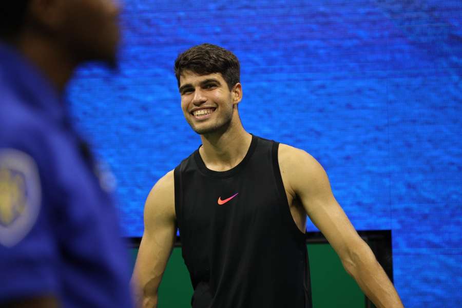 Carlos Alcaraz won zijn eersterondewedstrijd in het Arthur Ashe Stadium