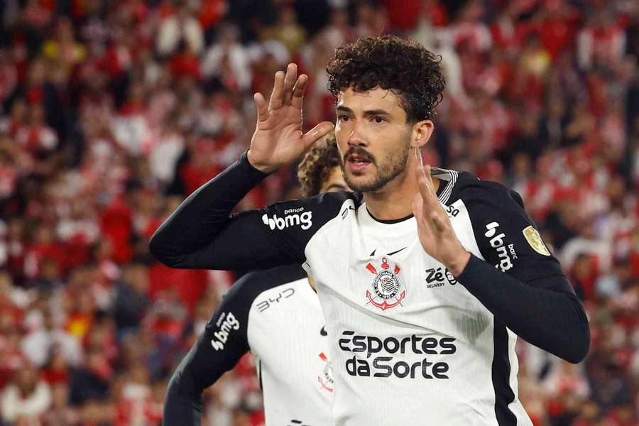 Gustavo Henrique se destaca pelos gols a favor do Corinthians