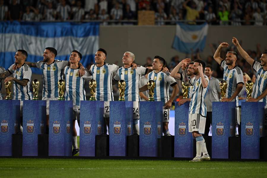 A seleção argentina celebrou com os seus adeptos a conquista do Mundial-2022