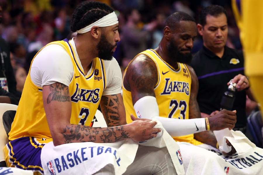 The Lakers won't want to lose their stars Davis (L) and LeBron
