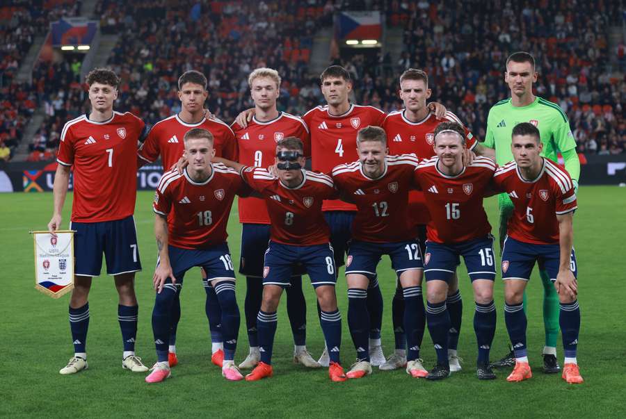 Český tým před zápasem s Anglií. Český tým před zápasem s Anglií.