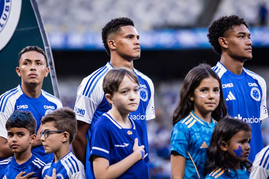 Cheio de garotos, o Cruzeiro perdeu para o Pouso Alegre na 1ª rodada