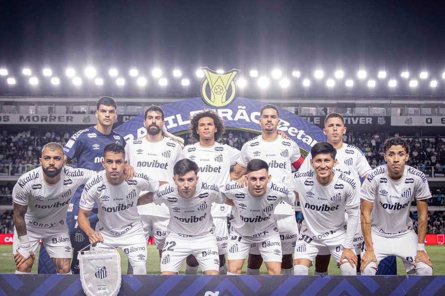 Santos seguirá sua preparação no Brasil