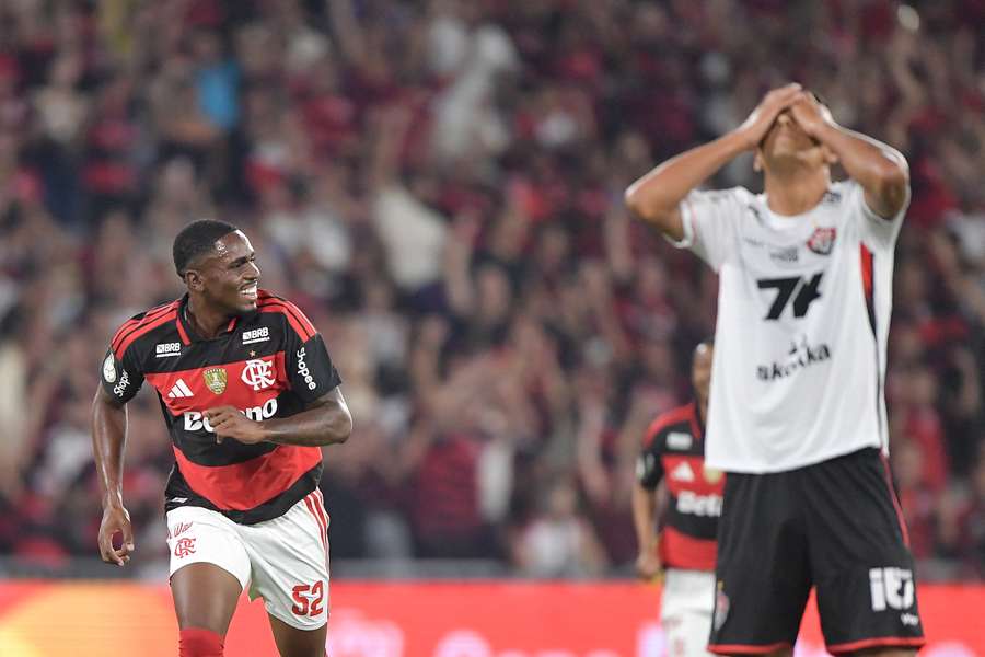 A felicidade de Evertton Araújo e a lamentação do Vitória